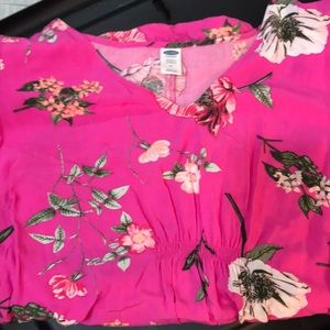 Adorable maternity top